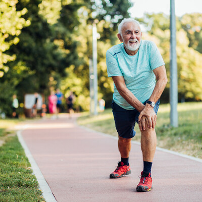 Man moving freely outdoors after hypnotherapy for chronic pain in Canada