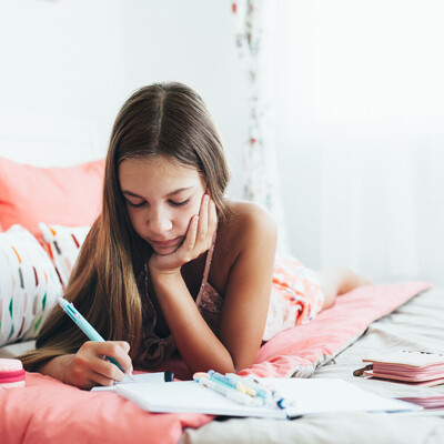 Child relaxed and at ease receiving gentle hypnotherapy for children in Ottawa